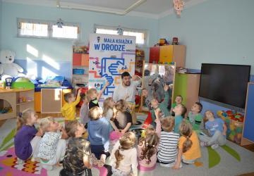 Spotkanie z Mateuszem Świstakiem w ramach akcji „Mała książka w drodze”
